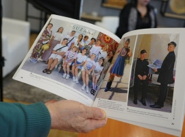 «Кокон» иҗат лабораториясенә нигез салучы, оста Рәмзия Кашапова «Ханская мода» китабы белән таныштыра