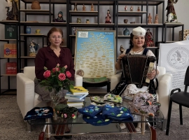 Бездә кунакта – язучы, жәмәгать эшлеклесе, җырчы, гармунчы Алсу Нәҗми