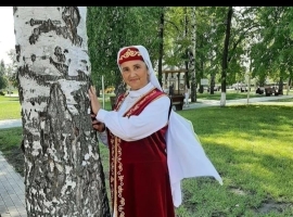 Бездә кунакта - гармунчы, үзешчән сәнгатьткәр Нурдания Низамова