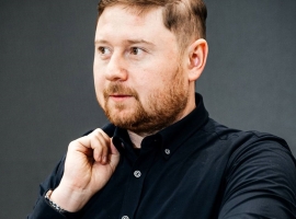 «Милли кунакханә» студиясендә үзенең фикерләре белән эшмәкәр, остаз Райнур Газизов уртаклаша
