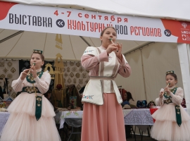 «Регионнарның мәдәни коды» күргәзмәсе Россиянең төрле төбәкләреннән һөнәрчеләрне җыйды