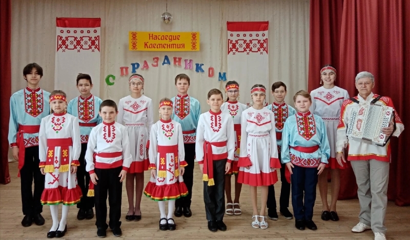 Детский фольклорный образцовый коллектив объединяющий ребят , которые любят песни, обычаи, обряды своего родного чувашского народа