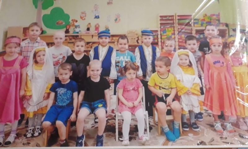 на фото изображен коллектив