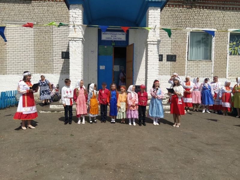 Выступление коллектива на празднике <<Микула уяве>>