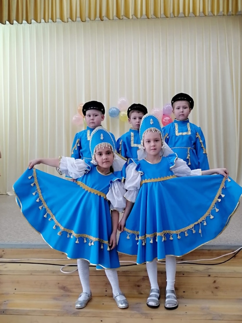 детский вокально-инструментальный ансамбль "Росиночка" 