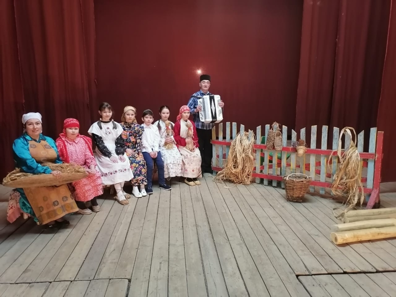 Детский фольклорный коллектив «Асылъяр». «Мунчала чыгару куренеше»