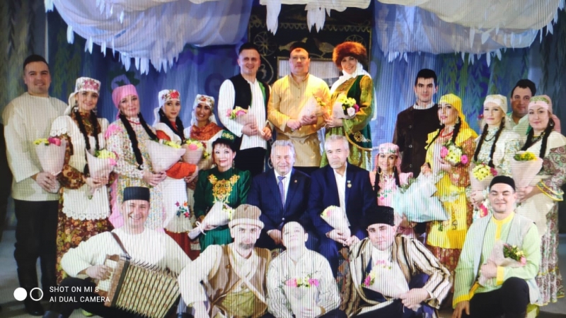 Фотография  театрального коллектива при ЦДК “Сунмэс йолдызлар”. 