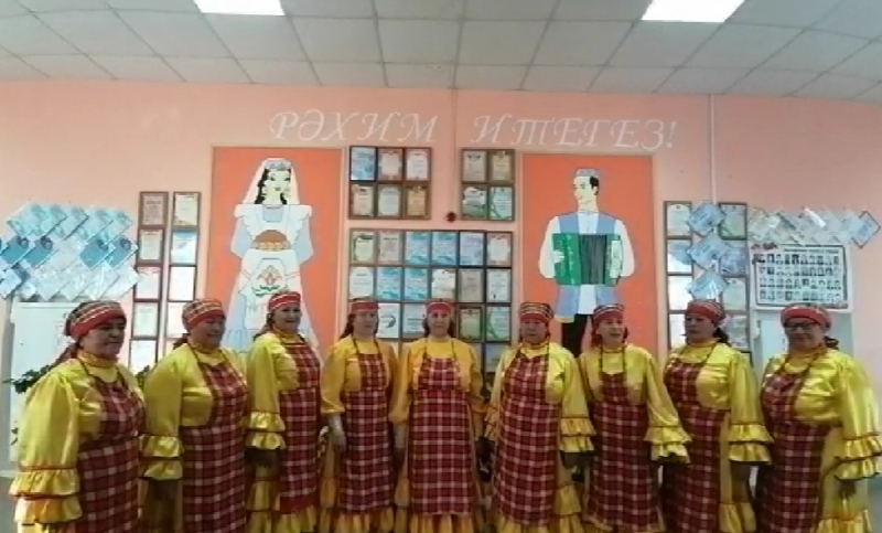 Народный Фольклорный ансамбль "Сердәш" в СДК перед выступлением