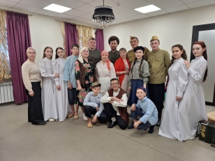 Апаста Җиңүнең 80 еллыгына багышлан «Көзге ачы җилләрдә» спектакле тәкъдим ителде