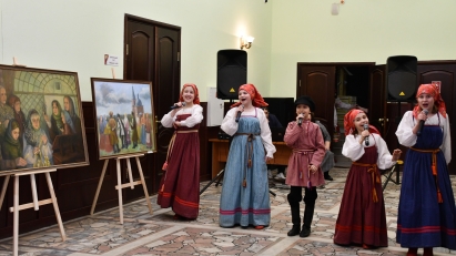 В Аксубаево открылась выставка картин о русских традициях и праздниках