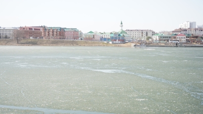 На набережной озера Кабан казанские школьники провели обряд «Боз озату»