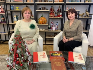 Әтнә Үзәкләштерелгән китапханәләр челтәре директоры Алсу Әскарова белән сөйләшәбезмм