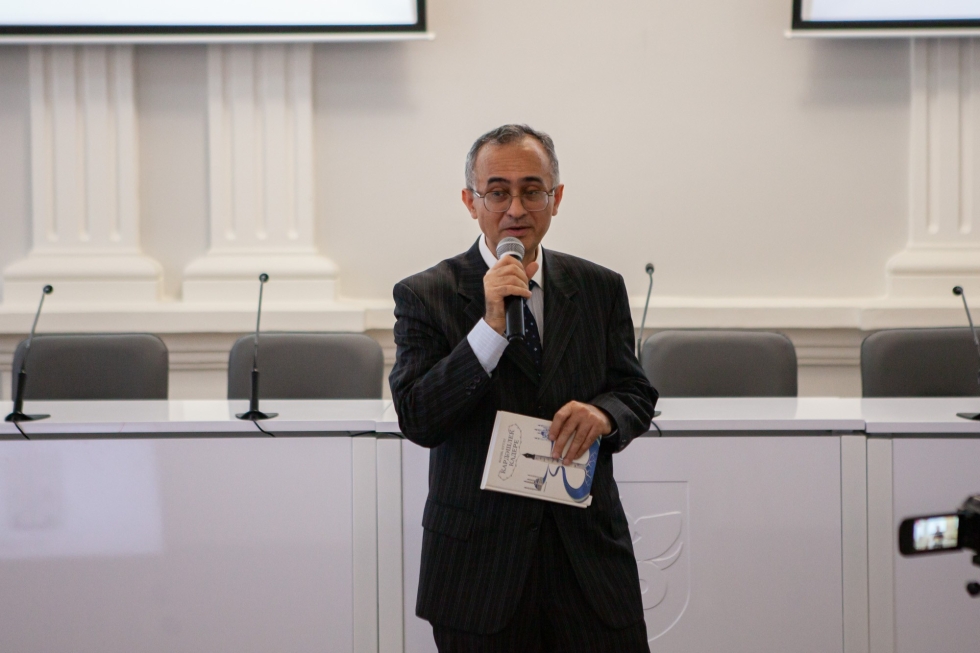 Язучы Фатыйх Кутлу белән очрашуга рәхим итегез