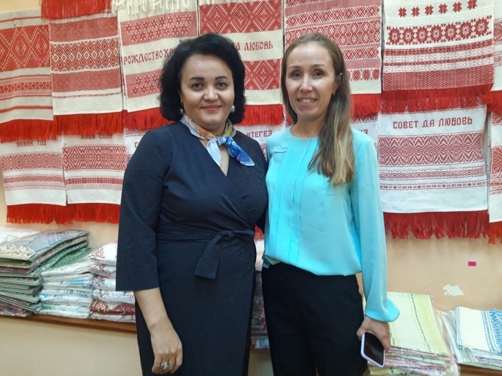 Директор «Таткультресурсцентра» Алсу Мифтахова посетила Алексеевскую фабрику художественного ткачества