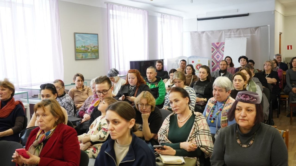 В ГБУ «Таткультресурсцентр» мастера народных художественных промыслов обсудили итоги работы за 2024 год