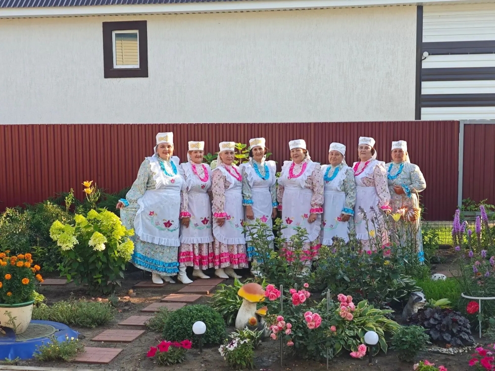 Әлмәт төбәгенең «Кодагыйлар» ансамбле белән очрашуга чакырабыз