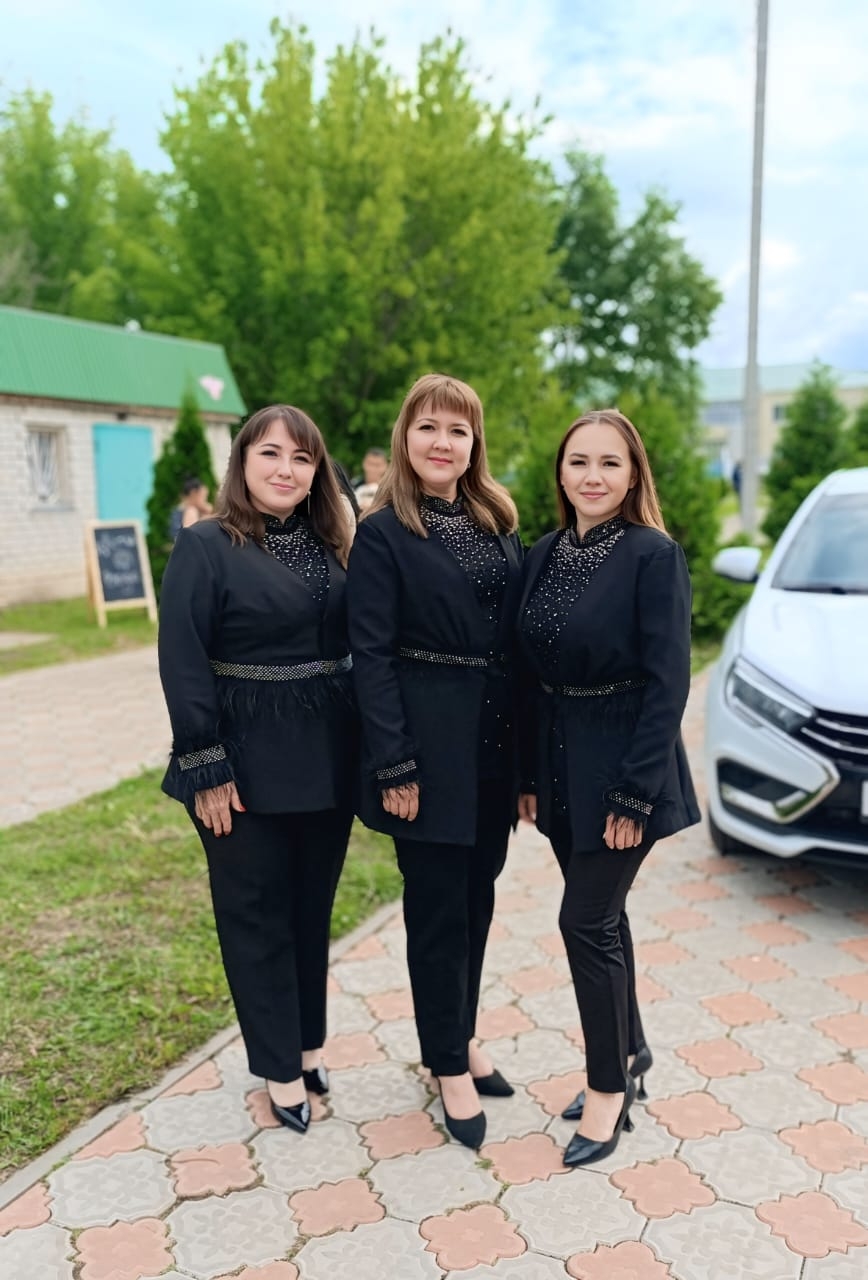 Студиябездә кунакта – Апас төбәгенең «Каратун йолдызлары» фольклор ансамбле