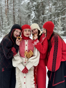 Бранное ткачество поясов на бердо и кружевоплетение