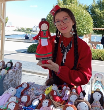 Мастер по изготовлению кукол 