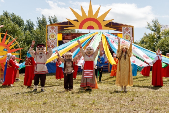 Главным символом фестиваля является солнце. Церемония открытия фестиваля "Валда шинясь"