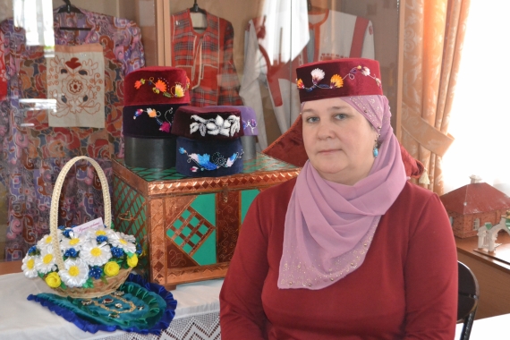 Член Союза художников Республики Татарстан А.Р. Нурхаметова, которая занимается возрождением и популяризацией «ушковой техники»