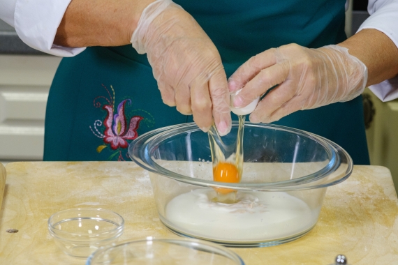 Процесс приготовления выпечки шәңгә (дучмак) от шеф-повара Резеды Хусаиновой