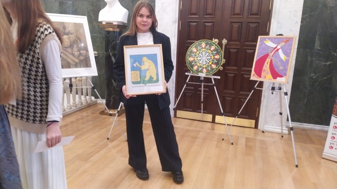 Кадырова Раиля (Балтасинская ДШИ) с вышитым для конкурса гербом Балтасинского района