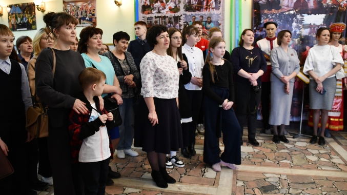 На выставке картин молодых художников Татарстана по мотивам русских народных праздников