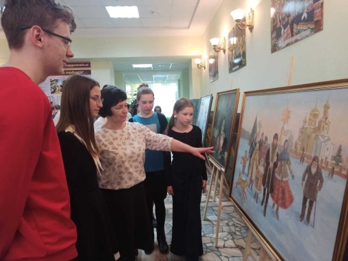 На выставке картин молодых художников Татарстана по мотивам русских народных праздников