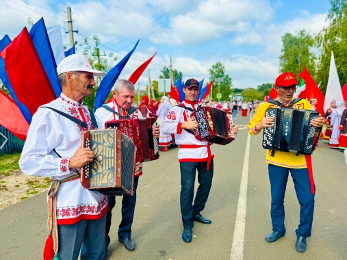 Ансамбль гармонистов встречает гостей