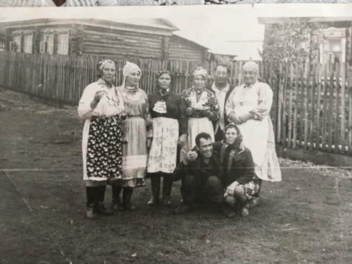 На фото жители села,  слева направо: Александрова А.П., Козырева В.П., Тяминова Р.В., Маркова Е.Д., Паймурзина Т.Н., Ензаева З.Н, Козырев Н.А., Марков П.С. на   празднике «Улах», 1967г. Автор фотографии: Емелюкова Нина Михайловна – жительница села Чувашское Бурнаево.