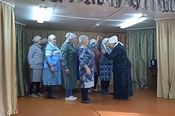 Игра "Душай-дугай" с пожилыми