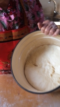 Процесс выпекания хлеба: готовое тесто. Фото взято из личного архива Замалиевой Гульзады Фазыловны, жительницы с.Сиза Арского МР РТ
