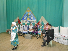 Сцена Среднебалтаевского СДК. Праздник «Каз өмәсе», театрализованное представление, 2017 год