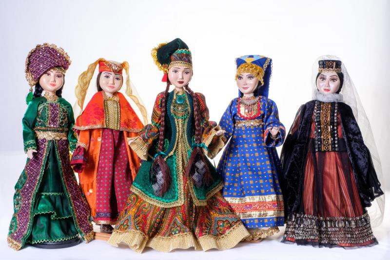 Коллекция кукол в этнографических костюмах этнотерриториальных групп татар.
