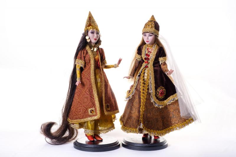 Куклы в костюмах тюркской культуры (художественный образ тюркских богин «Йер-суб и Умай»).