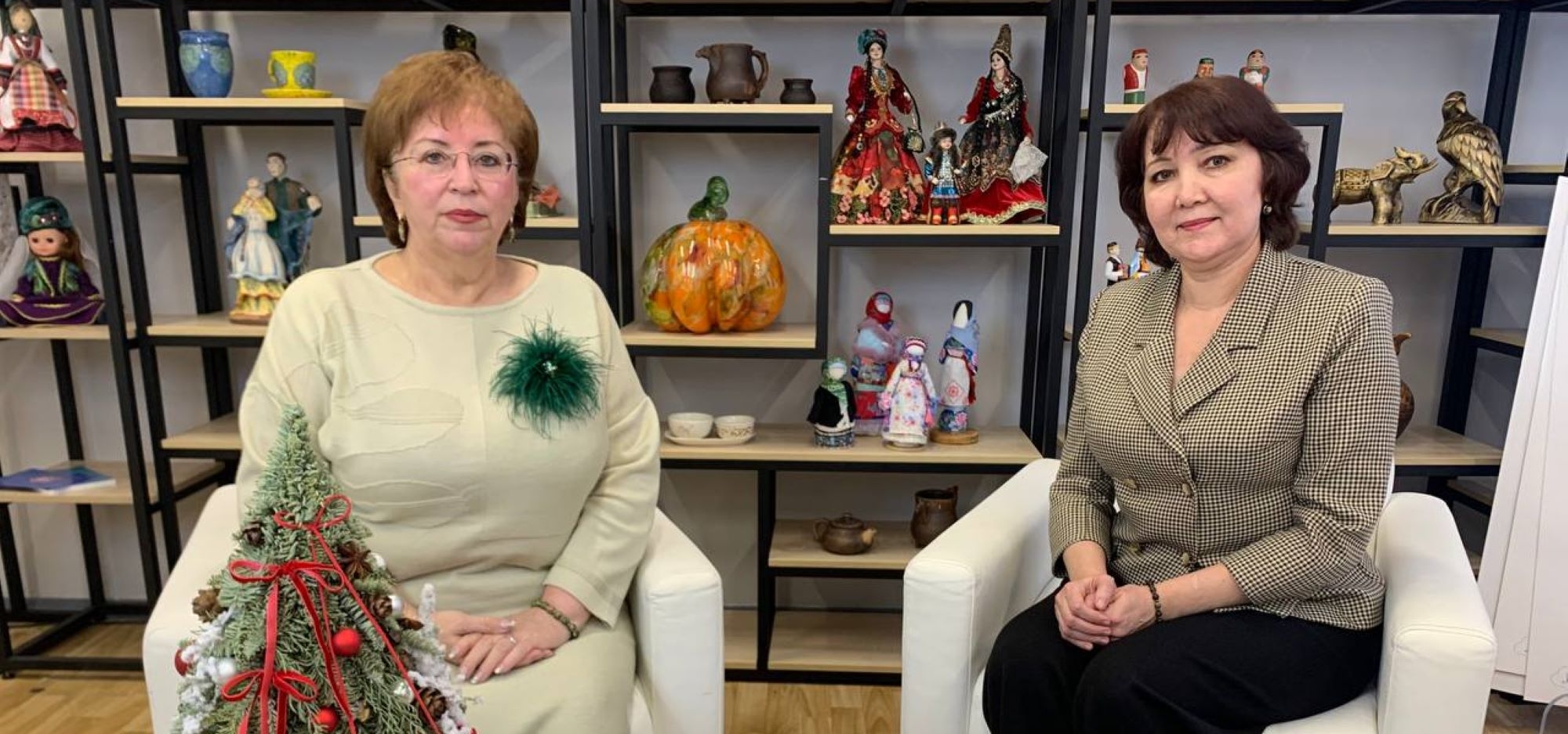 Әтнә Үзәкләштерелгән китапханәләр челтәре директоры Алсу Әскарова белән сөйләшәбез