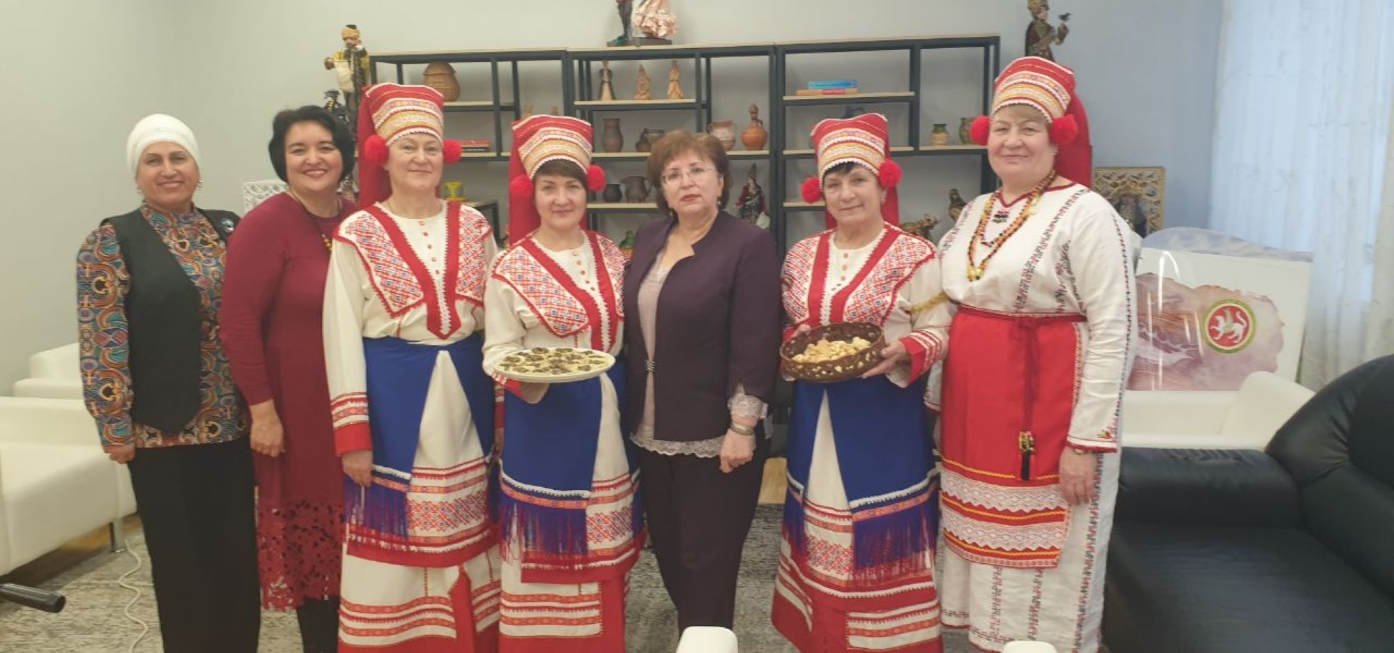 «Мордва бизәкләре» фольклор ансамбле белән таныштырабыз