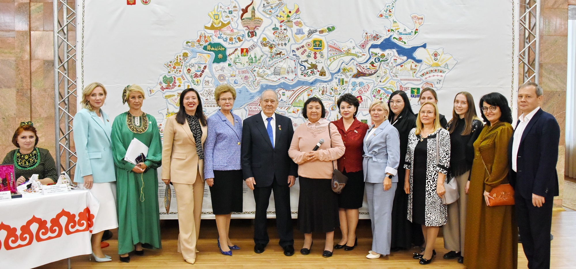 В Государственном Совете презентовали «Вышитую карту Татарстана»