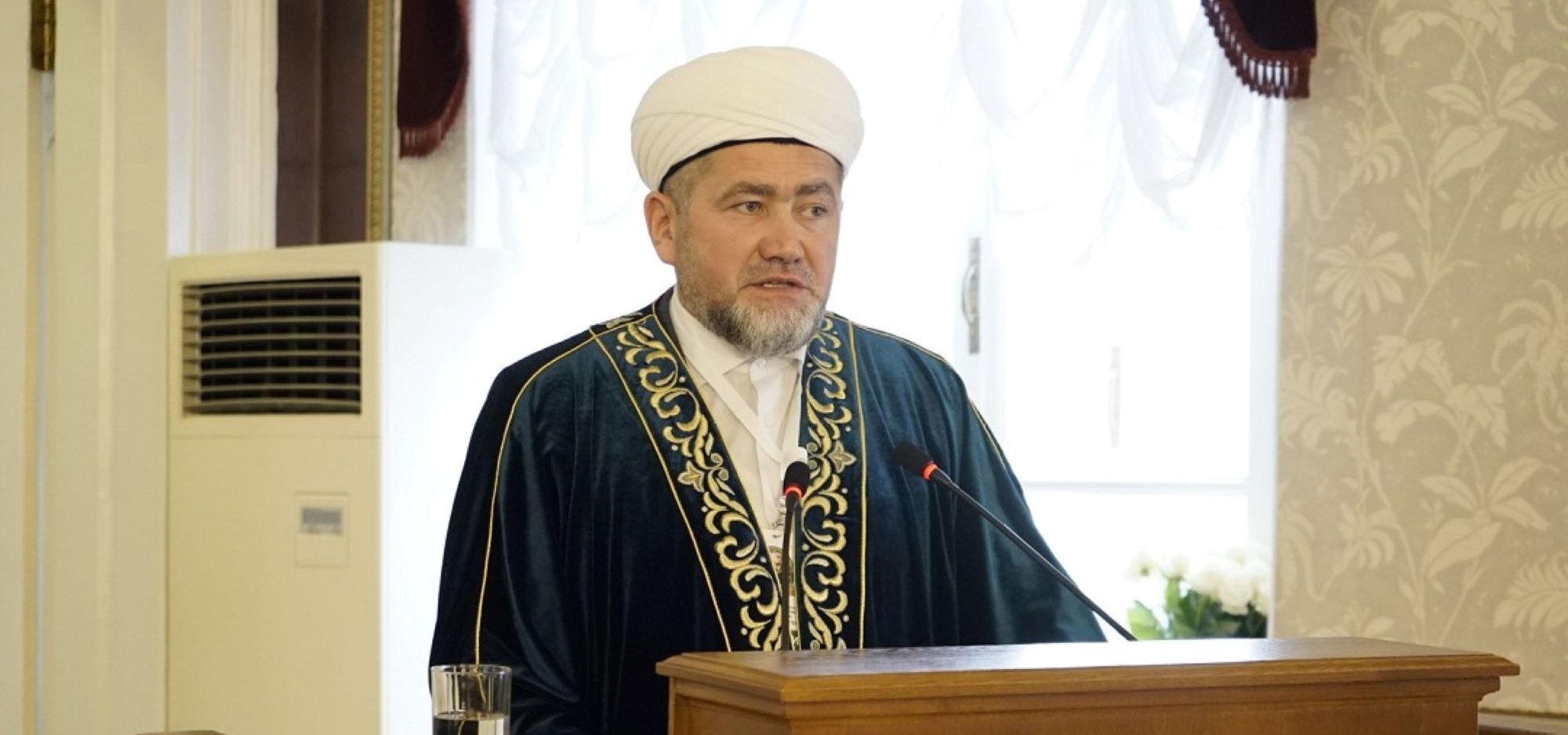 Корбан гаетенә багышланган сөйләшүгә «Әл-Мәрҗани» мәчетенең имам-хатыйбы Равил хәзрәт Зөфәровны чакырдык