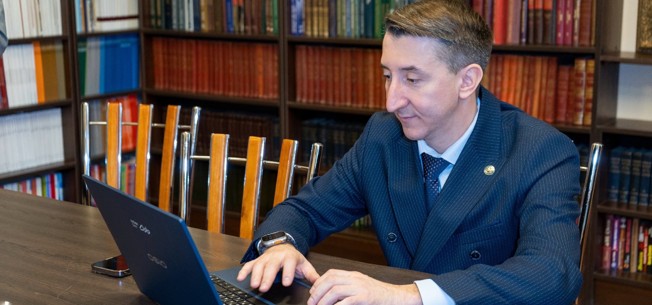Укытучы көнендә студиягә педагогика фәннәре кандидаты Раил Шәмсетдиновны чакырдык