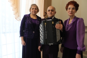 Руководитель хора ветеранов Мирзиянова Фируза Ниязовна, аккомпаниатор Сергеева Светлана Владимировна Ахметзянов Ильдус Абдуллович, концертмейстер  