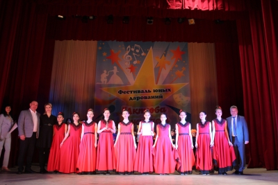 Награждение танцевального коллектива "Экспресс" на фестивале "Актюба зажигает звезды"