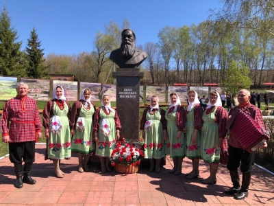     Репертуар  фольклорного коллектива «Пилеш»,  состоит из народных  чувашских песен, обрядов, нашей местности, собранных руководителем и членами коллектива, а так же  русских народных  и чувашских авторских песен.  Имеется в исполнении и татарская народная песня «Эх тала -тала».