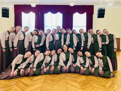 Танцевальный коллектив "Сюрприз" группа "Василёк"