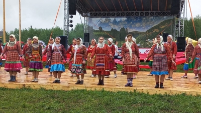 Вокальная фольклорная группа ансамбля на Республиканском празднике "Семык" 