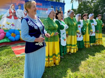  «Туган авылым Гаделшә, Сезне үзенә» - концертная программа коллектива на празднике села Адельшино.