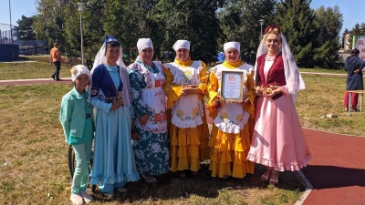 Участие фольклорного коллектива «Сердэш» в районном фестивале «Венок дружбы» 