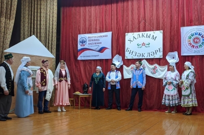 Фрагмент выступления фольклорного коллектива «Сердэш» с обрядом «Килен мунчасы» 