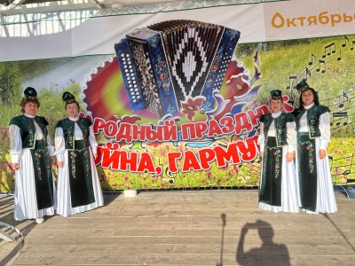 Ансамбль на фестивале "Уйнагыз гармуннар"  г. Октябрьский РБ